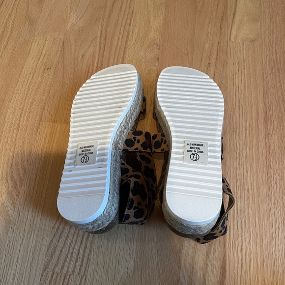 Leopard print wedge sandals - Picture 3 of 3